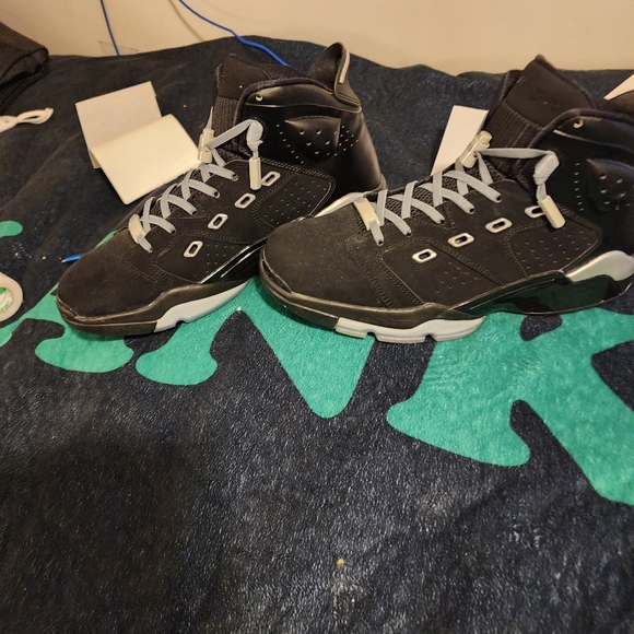 Jordan 6-17-23 size 10 in original box but used 8 out of 10 condition - Picture 1 of 11